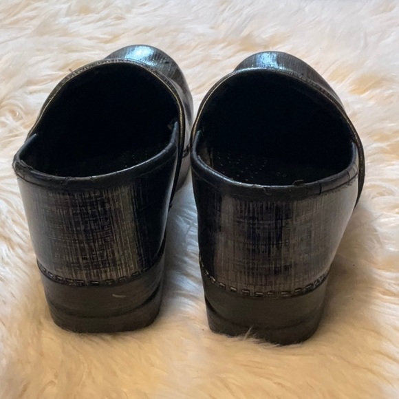 Dansko Women’s Metallic Clogs Size 38 (US 7.5) - Picture 2 of 10